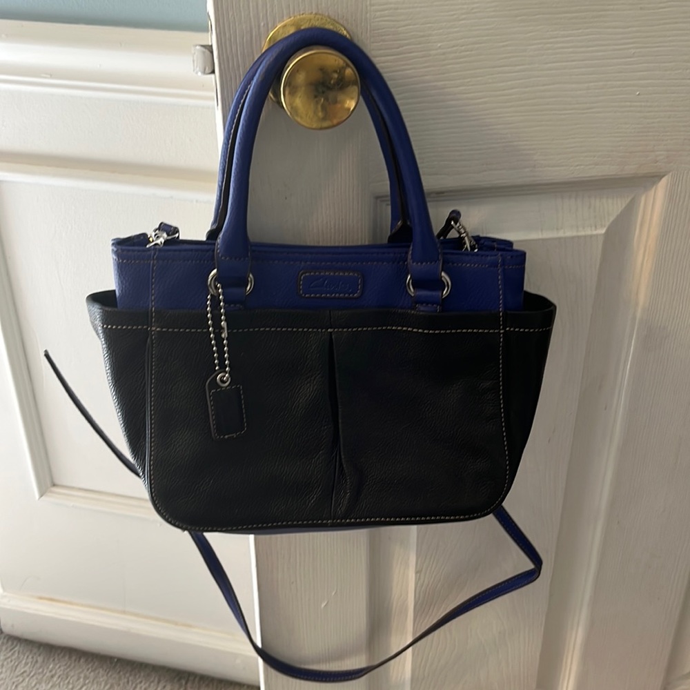 Like new! Clarks leather tote.